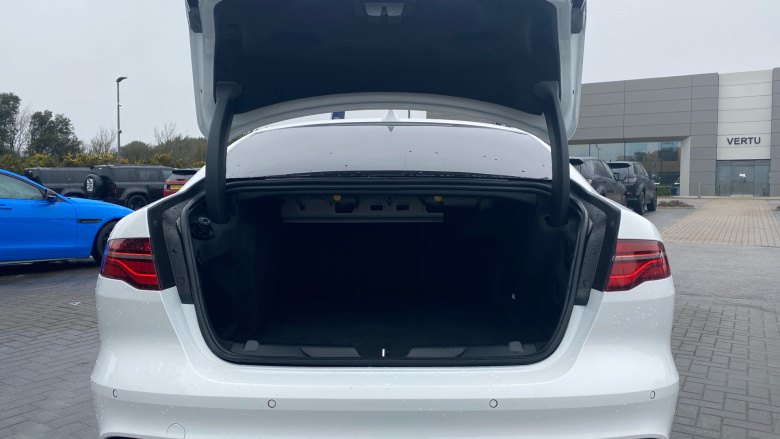 Jaguar XE 2.0 D200 R-Dynamic SE 4dr Auto Diesel Saloon